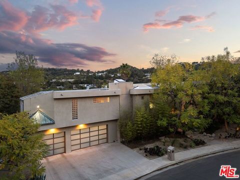 16096 Valley Meadow Place Encino CA 91436