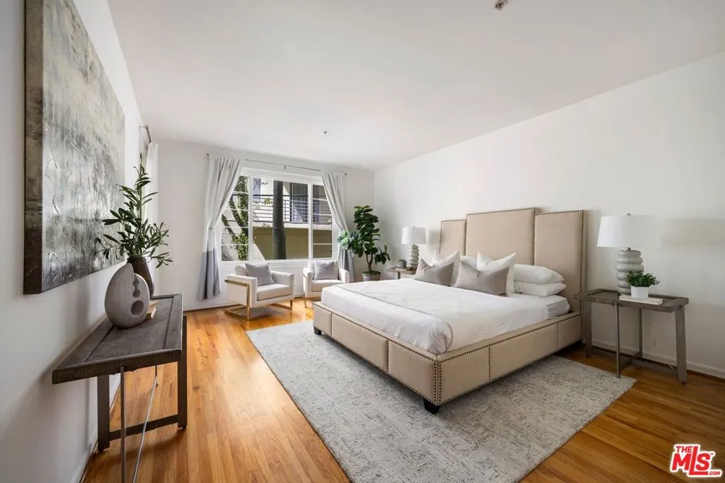 Beverly Hills, California 90211, United States, 2 Bedrooms Bedrooms, ,3 BathroomsBathrooms,Residential,Active,98607