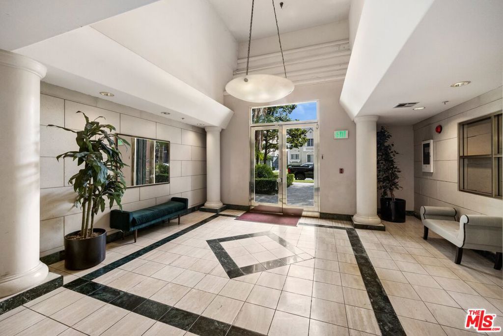 Properties 2 117 N Gale Drive 202