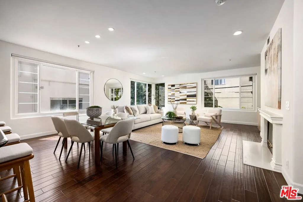 Beverly Hills, California 90211, United States, 2 Bedrooms Bedrooms, ,3 BathroomsBathrooms,Residential,Active,98607