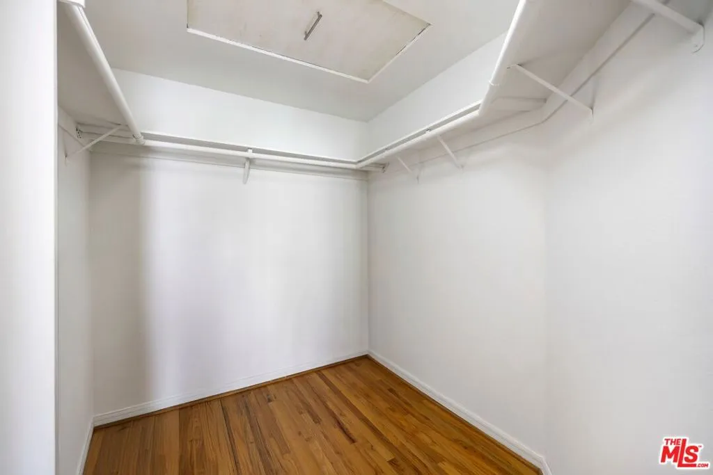 Beverly Hills, California 90211, United States, 2 Bedrooms Bedrooms, ,3 BathroomsBathrooms,Residential,Active,98607