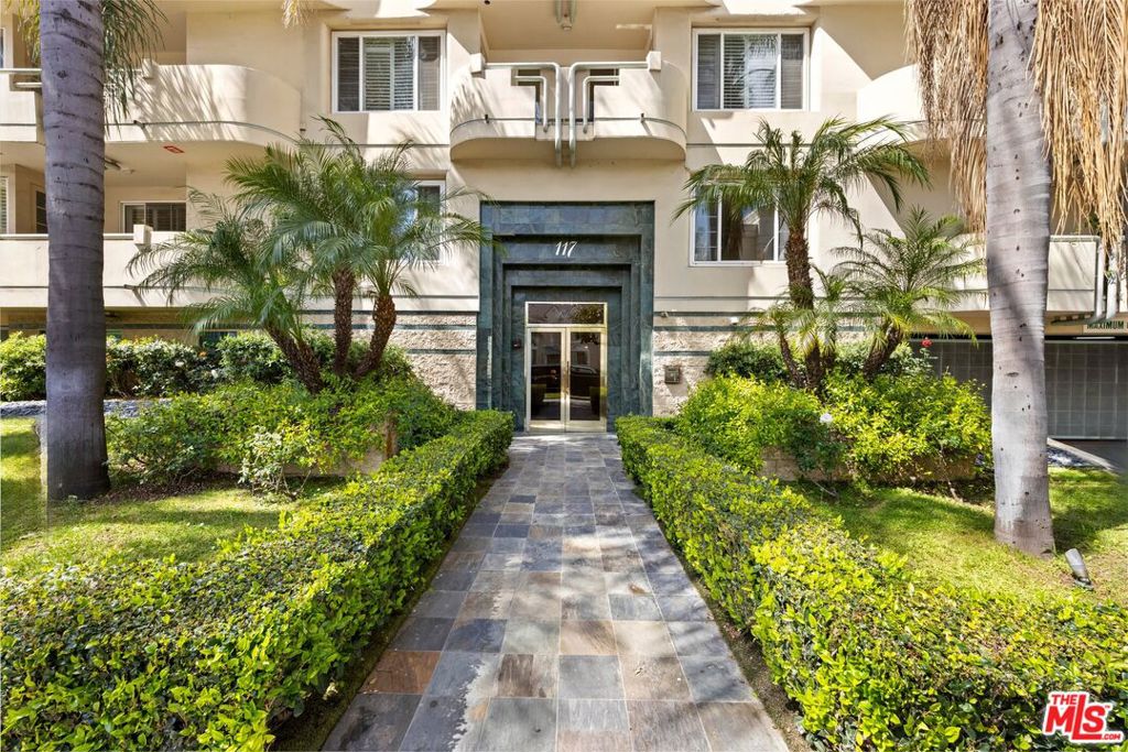 Properties 1 117 N Gale Drive 202