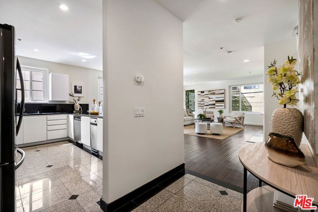 Properties 3 117 N Gale Drive 202