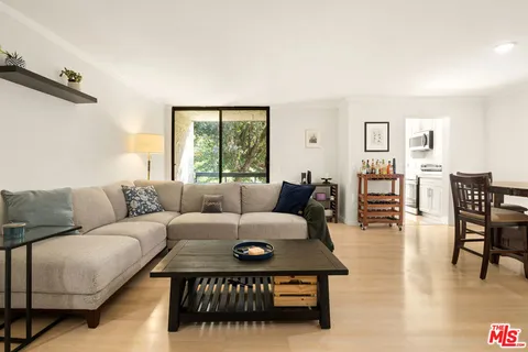 MLS: 25522941