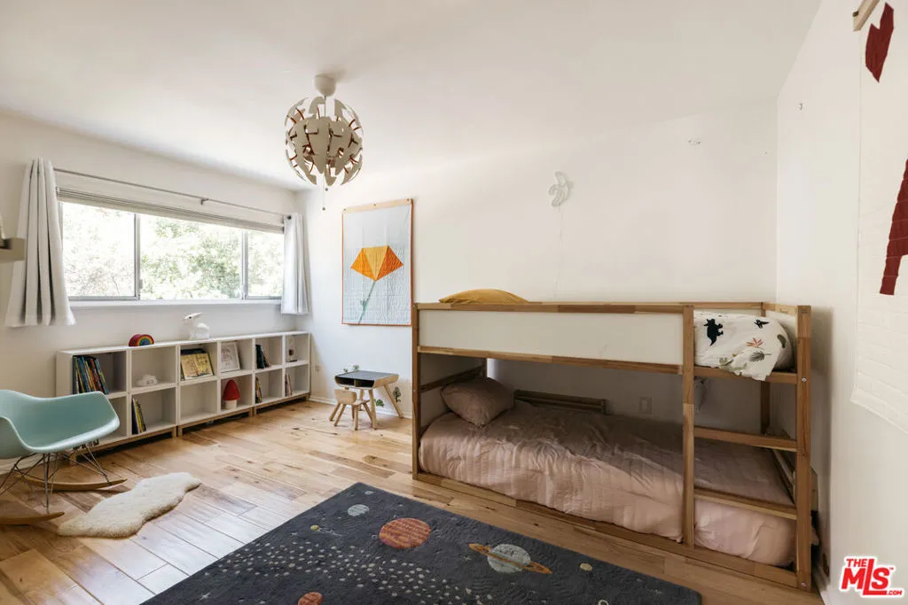 Encino, California 91436, United States, 4 Bedrooms Bedrooms, ,3 BathroomsBathrooms,Residential,Pending,134273