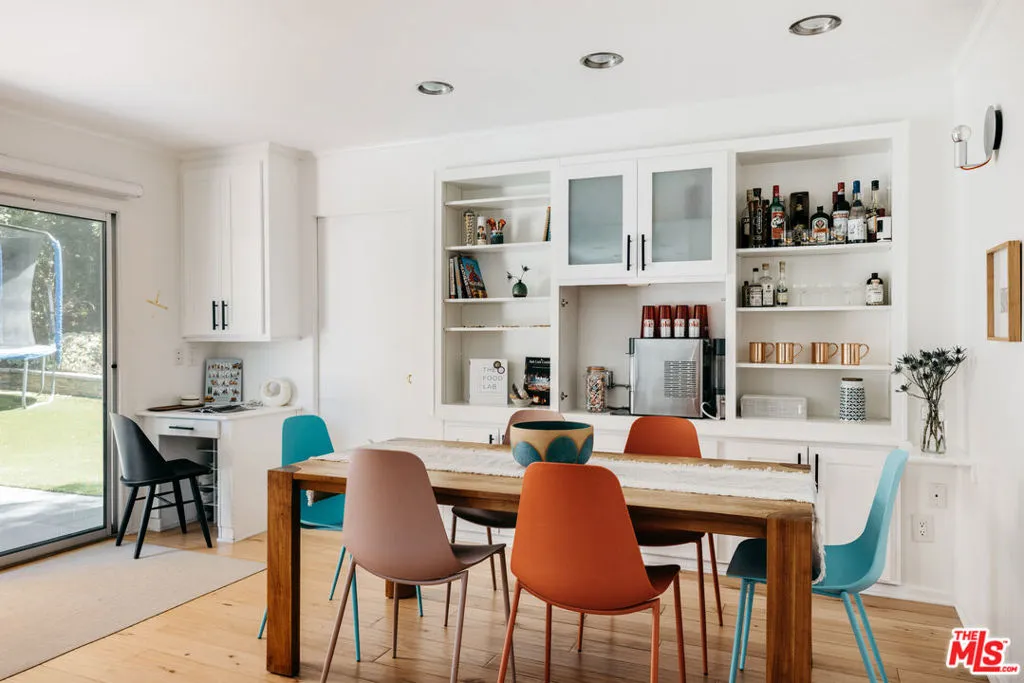 Encino, California 91436, United States, 4 Bedrooms Bedrooms, ,3 BathroomsBathrooms,Residential,Pending,134273