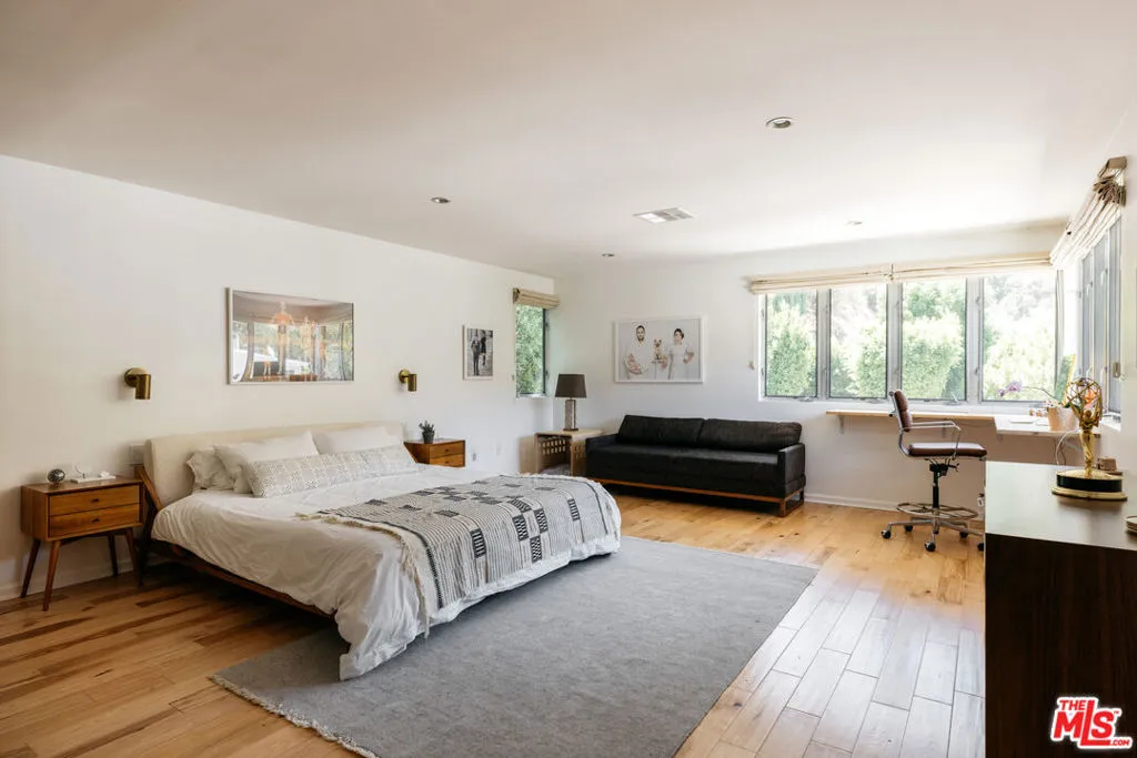 Encino, California 91436, United States, 4 Bedrooms Bedrooms, ,3 BathroomsBathrooms,Residential,Pending,134273