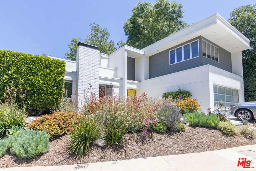 Encino, California 91436, United States, 4 Bedrooms Bedrooms, ,3 BathroomsBathrooms,Residential,Pending,134273