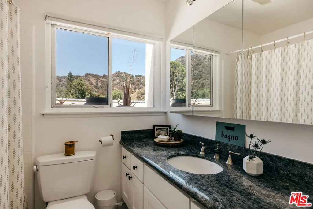 Encino, California 91436, United States, 4 Bedrooms Bedrooms, ,3 BathroomsBathrooms,Residential,Pending,134273