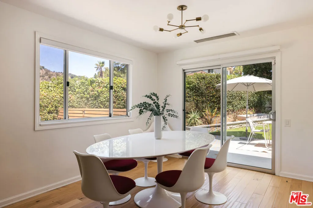 Encino, California 91436, United States, 4 Bedrooms Bedrooms, ,3 BathroomsBathrooms,Residential,Pending,134273