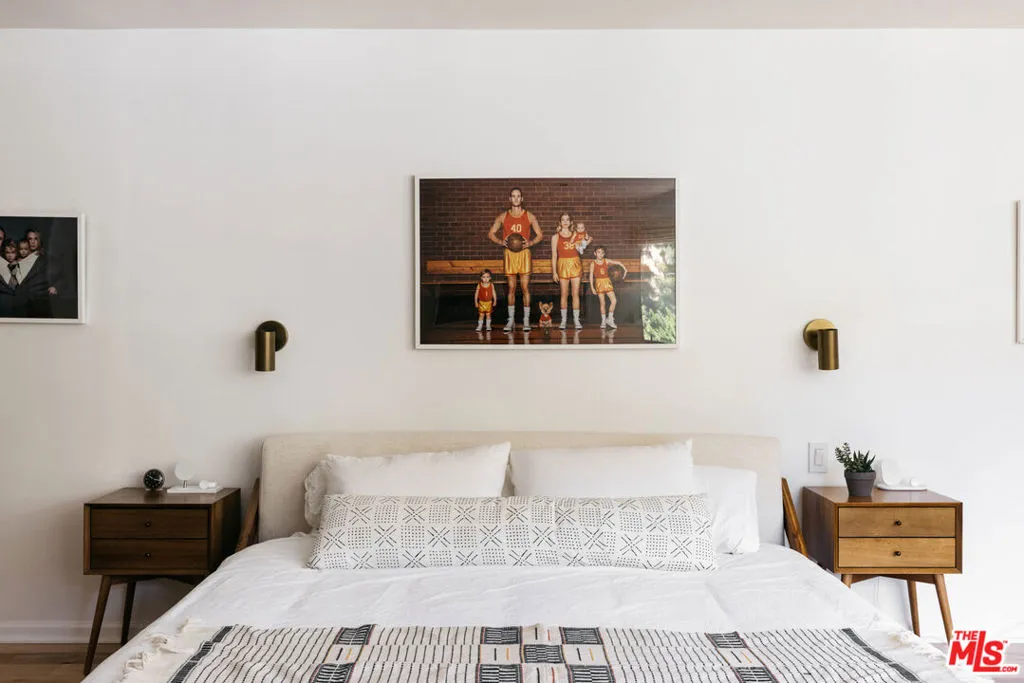 Encino, California 91436, United States, 4 Bedrooms Bedrooms, ,3 BathroomsBathrooms,Residential,Pending,134273