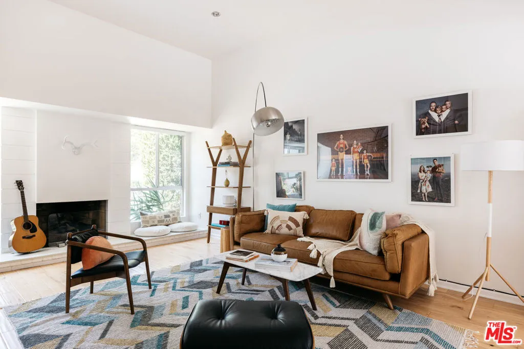 Encino, California 91436, United States, 4 Bedrooms Bedrooms, ,3 BathroomsBathrooms,Residential,Pending,134273