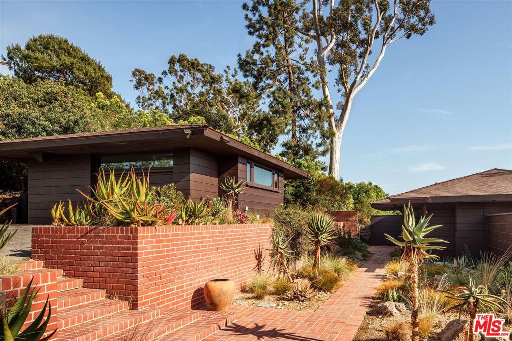 Properties 3 4260 Sea View Lane