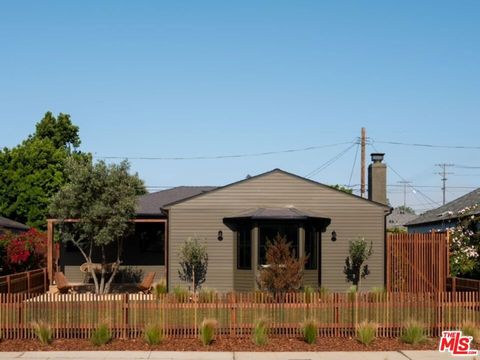 7907 Croydon Avenue Los Angeles CA 90045