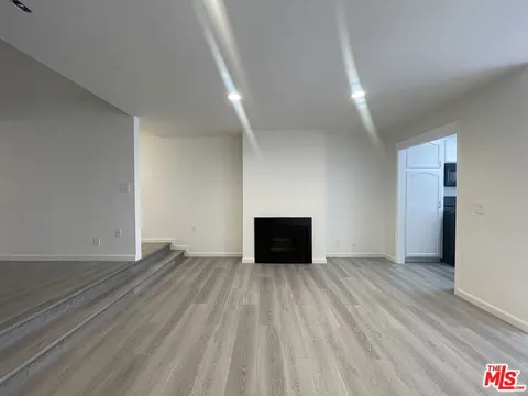 MLS: 25514811