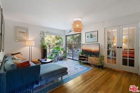 11121 Queensland Street D31 Los Angeles CA 90034