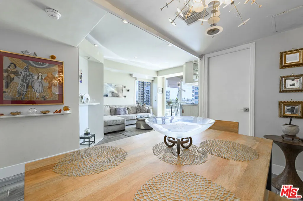 Los Angeles, California 90024, United States, 1 Bedroom Bedrooms, ,1 BathroomBathrooms,Residential,Active,43341