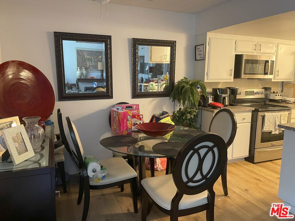 8649 Sunland Boulevard 5