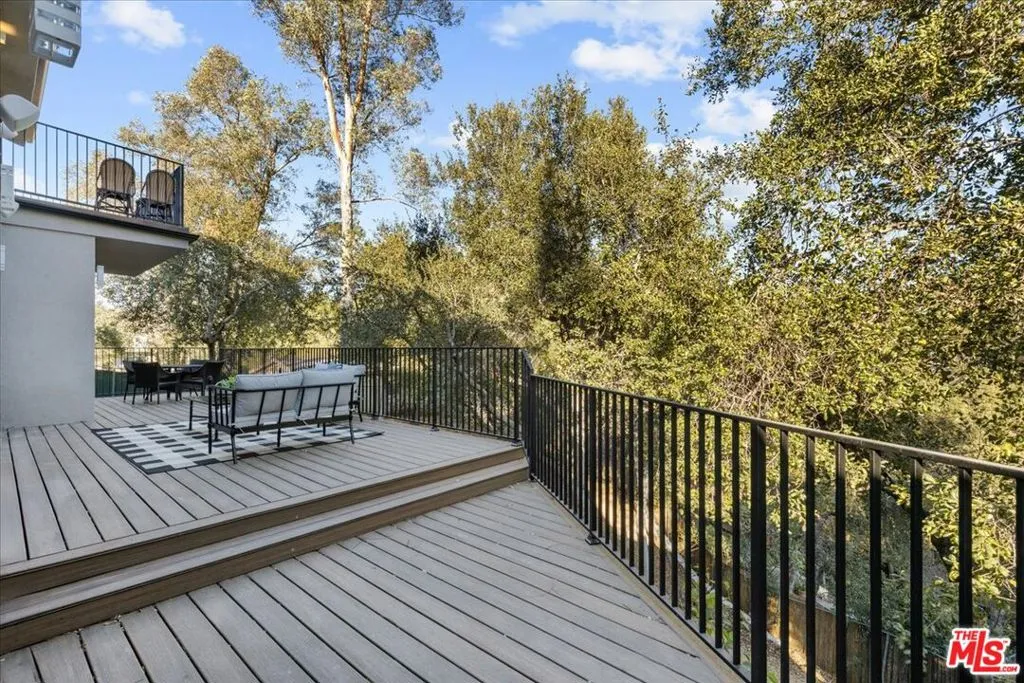 Woodland Hills, California 91364, United States, 4 Bedrooms Bedrooms, ,4 BathroomsBathrooms,Residential,Pending,15920