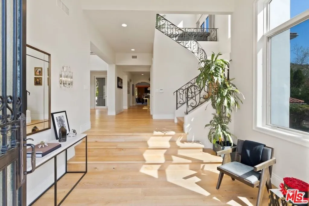 Calabasas, California 91302, United States, 6 Bedrooms Bedrooms, ,9 BathroomsBathrooms,Residential,Active,105244