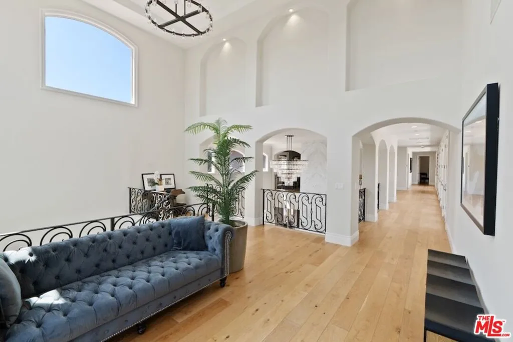 Calabasas, California 91302, United States, 6 Bedrooms Bedrooms, ,9 BathroomsBathrooms,Residential,Active,105244