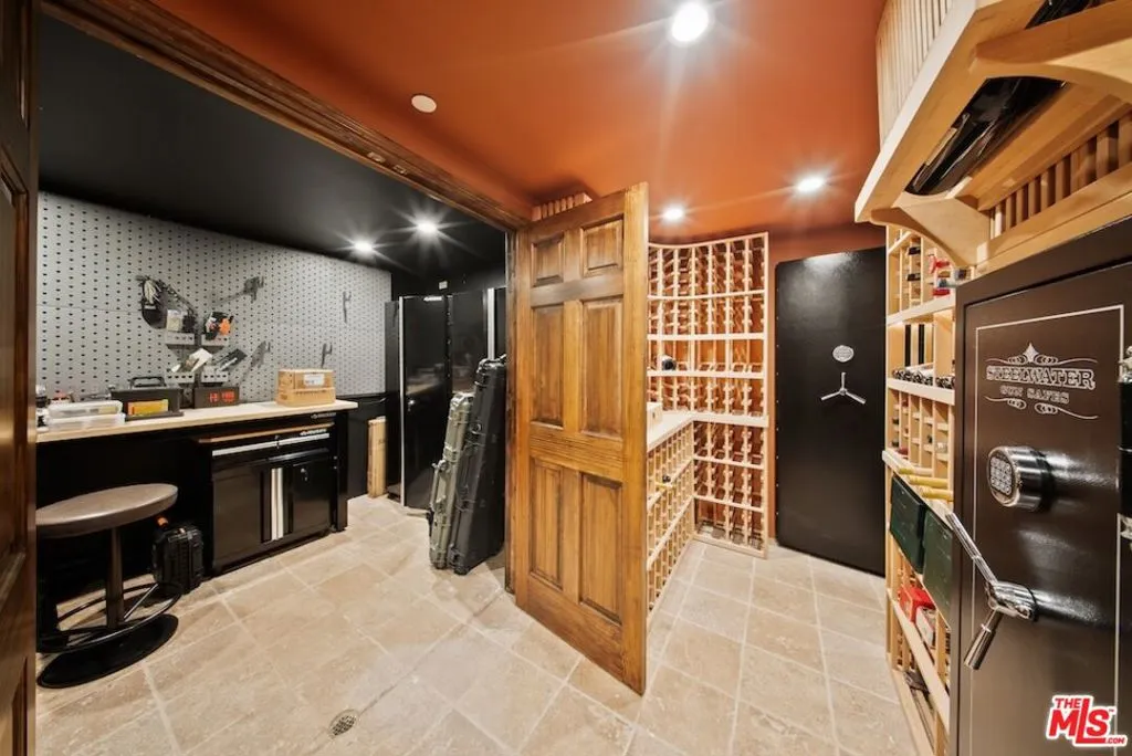 Calabasas, California 91302, United States, 6 Bedrooms Bedrooms, ,9 BathroomsBathrooms,Residential,Active,105244