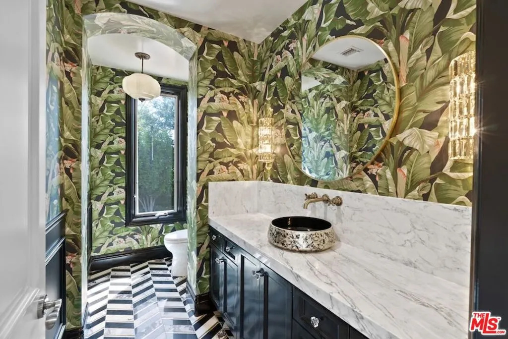 Calabasas, California 91302, United States, 6 Bedrooms Bedrooms, ,9 BathroomsBathrooms,Residential,Active,105244