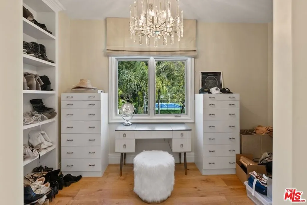 Calabasas, California 91302, United States, 6 Bedrooms Bedrooms, ,9 BathroomsBathrooms,Residential,Active,105244