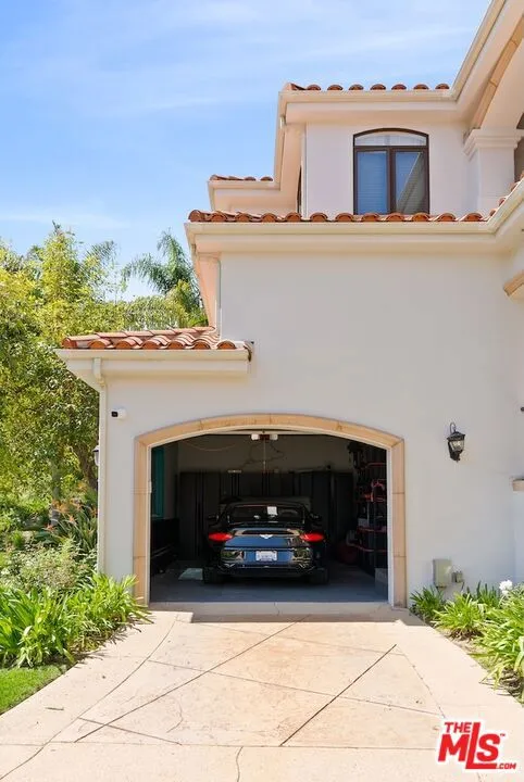 Calabasas, California 91302, United States, 6 Bedrooms Bedrooms, ,9 BathroomsBathrooms,Residential,Active,105244