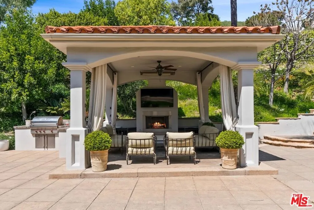 Calabasas, California 91302, United States, 6 Bedrooms Bedrooms, ,9 BathroomsBathrooms,Residential,Active,105244