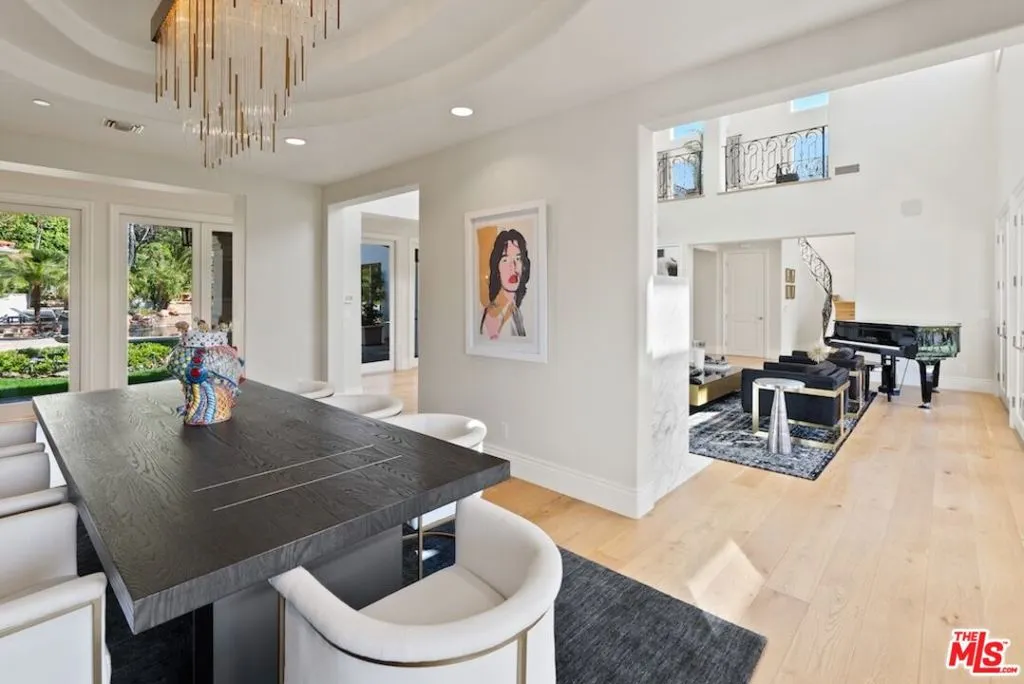 Calabasas, California 91302, United States, 6 Bedrooms Bedrooms, ,9 BathroomsBathrooms,Residential,Active,105244