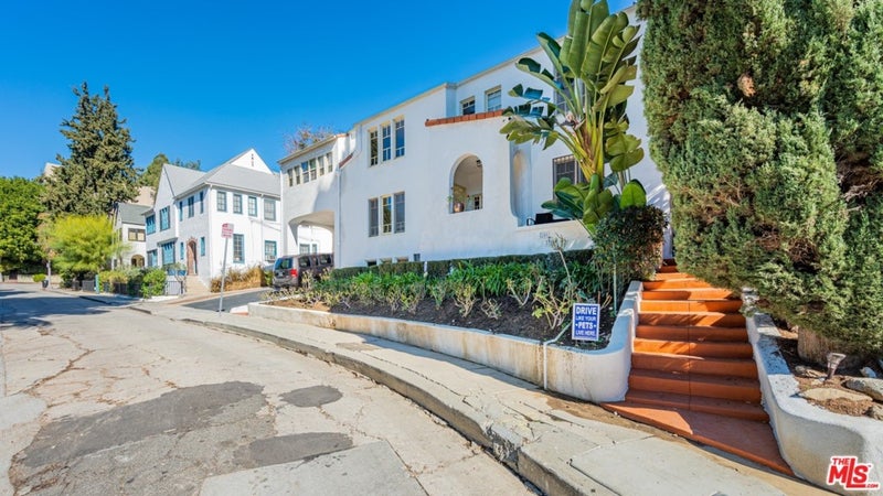 2146 Beachwood Terrace
