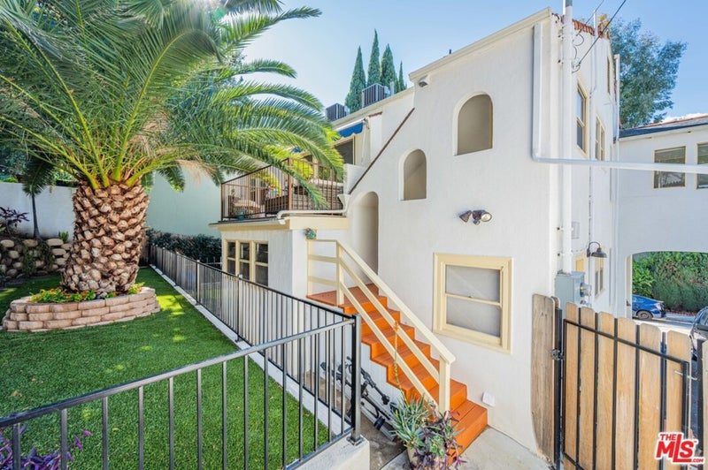 2146 Beachwood Terrace