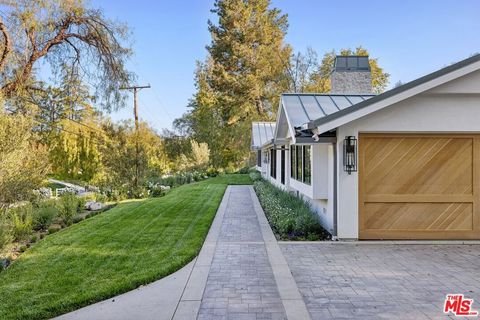 A home in Hidden Hills