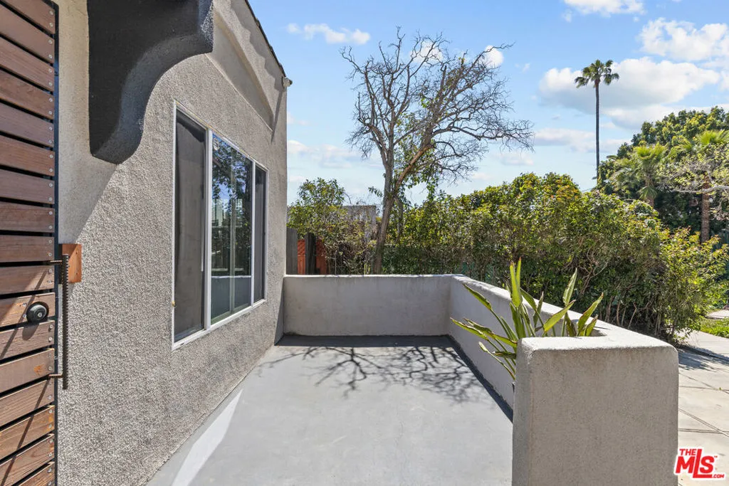 Los Angeles, California 90046, United States, 1 Bedroom Bedrooms, ,1 BathroomBathrooms,Residential,Active,101211