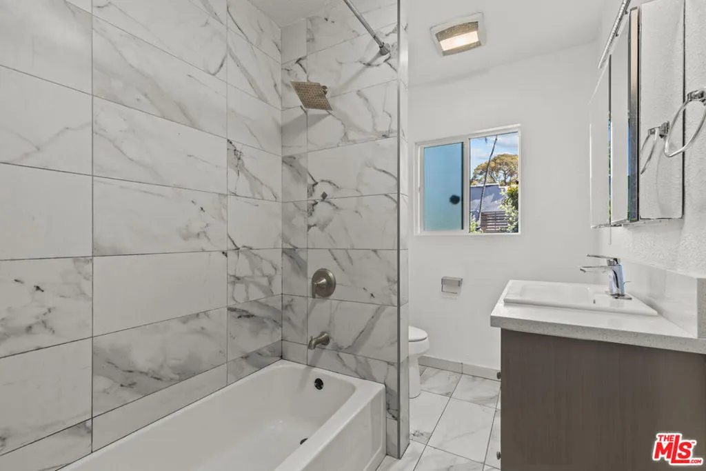 Los Angeles, California 90046, United States, 1 Bedroom Bedrooms, ,1 BathroomBathrooms,Residential,Active,101211