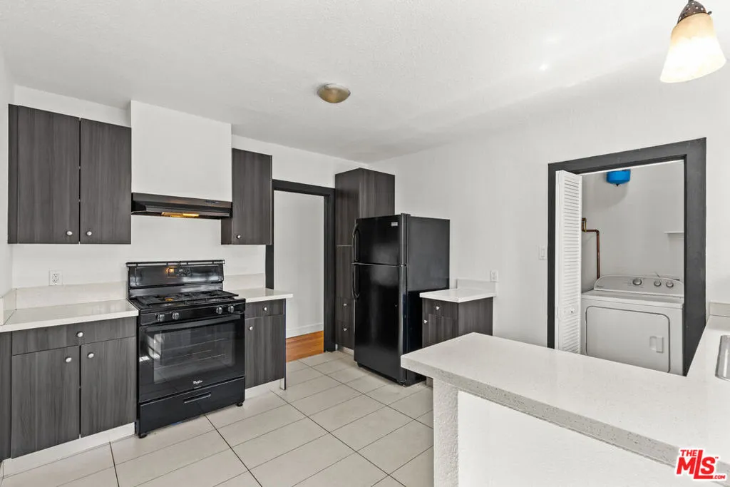 Los Angeles, California 90046, United States, 1 Bedroom Bedrooms, ,1 BathroomBathrooms,Residential,Active,101211