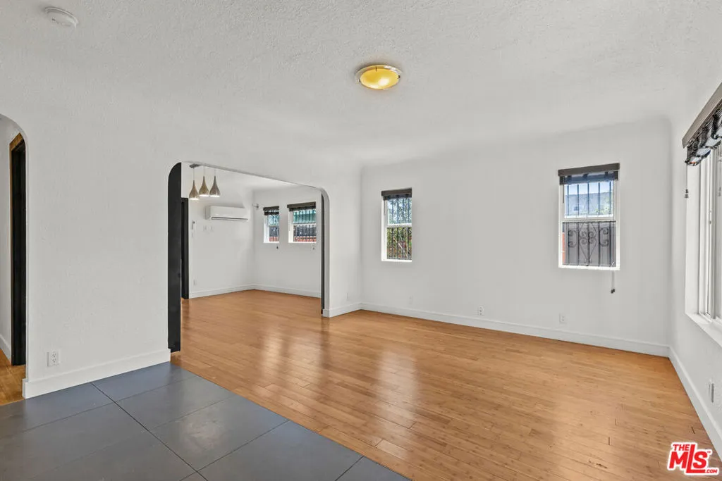 Los Angeles, California 90046, United States, 1 Bedroom Bedrooms, ,1 BathroomBathrooms,Residential,Active,101211