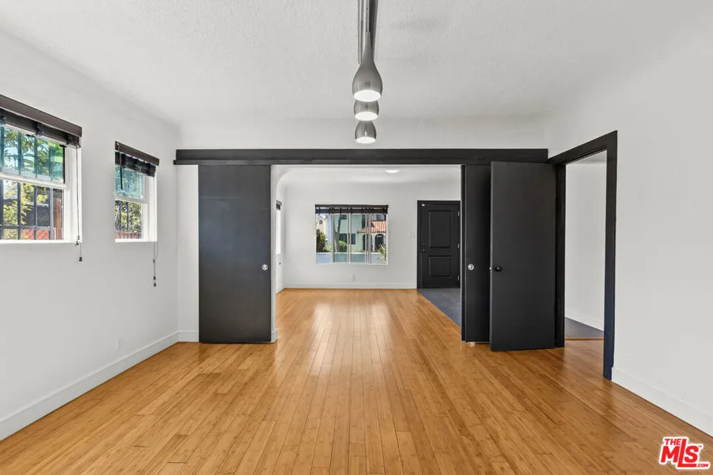 Los Angeles, California 90046, United States, 1 Bedroom Bedrooms, ,1 BathroomBathrooms,Residential,Active,101211