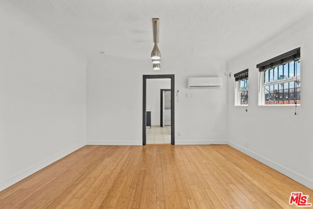 Los Angeles, California 90046, United States, 1 Bedroom Bedrooms, ,1 BathroomBathrooms,Residential,Active,101211