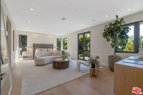 A home in Studio City