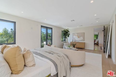 A home in Studio City