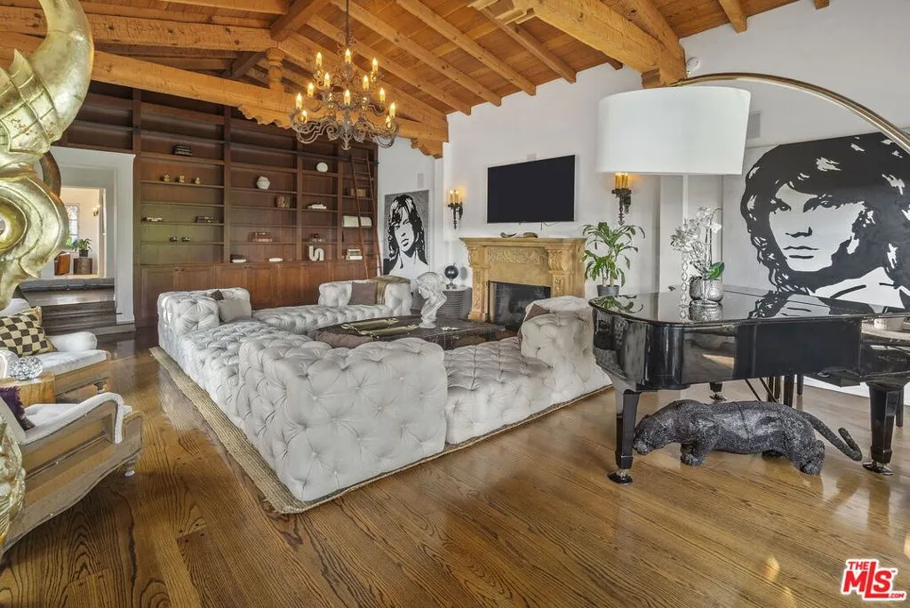 Los Angeles, California 90068, United States, 6 Bedrooms Bedrooms, ,5 BathroomsBathrooms,Residential,Active,15106