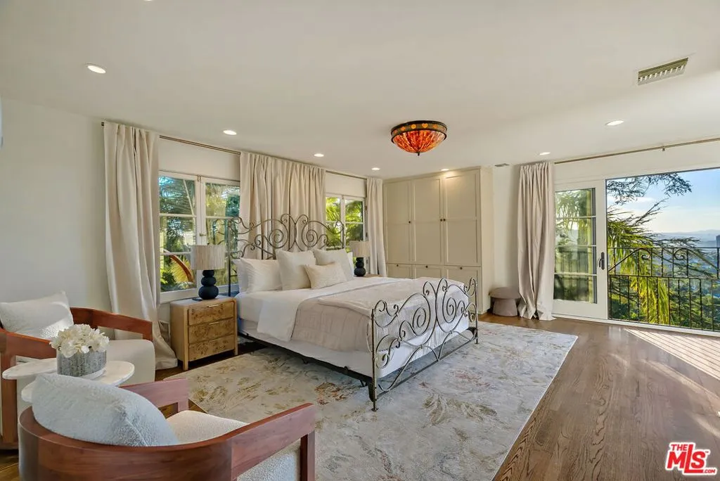 Los Angeles, California 90068, United States, 6 Bedrooms Bedrooms, ,5 BathroomsBathrooms,Residential,Active,15106