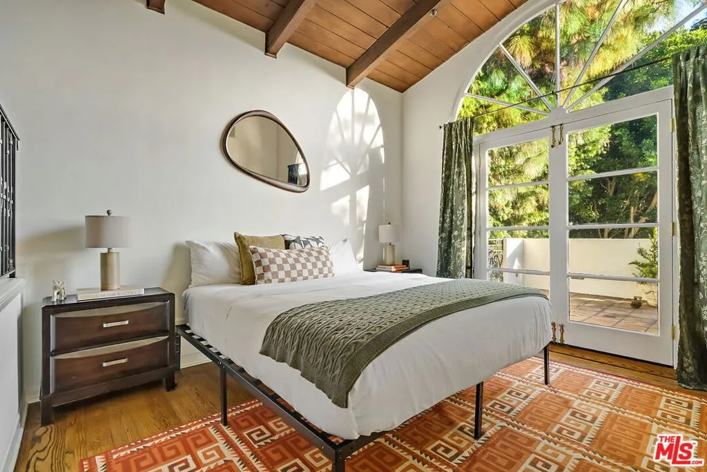 Los Angeles, California 90068, United States, 6 Bedrooms Bedrooms, ,5 BathroomsBathrooms,Residential,Active,15106