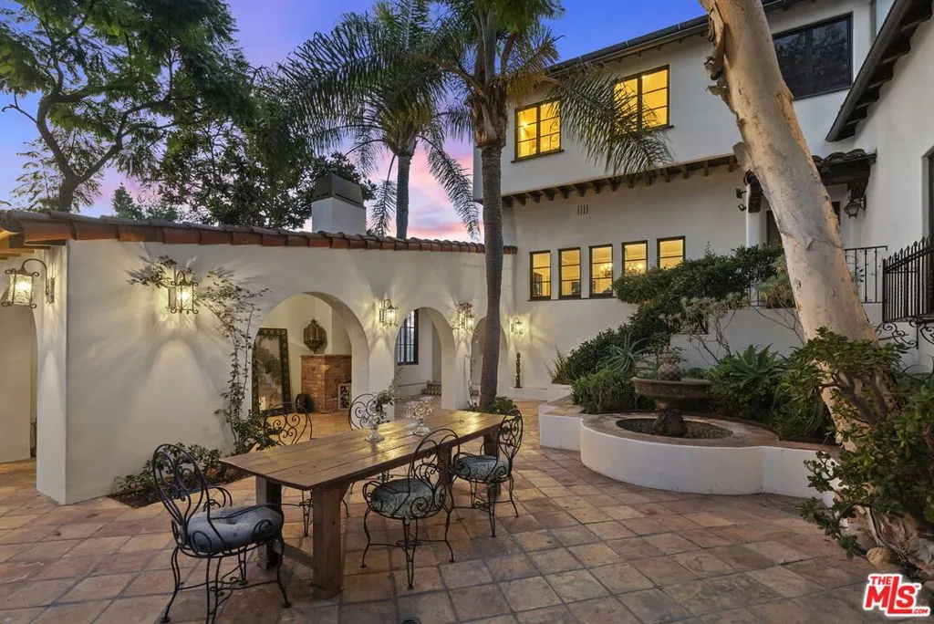 Los Angeles, California 90068, United States, 6 Bedrooms Bedrooms, ,5 BathroomsBathrooms,Residential,Active,15106