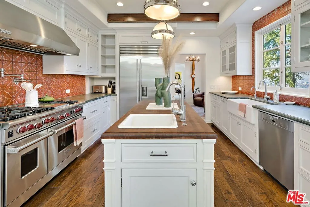 Los Angeles, California 90068, United States, 6 Bedrooms Bedrooms, ,5 BathroomsBathrooms,Residential,Active,15106