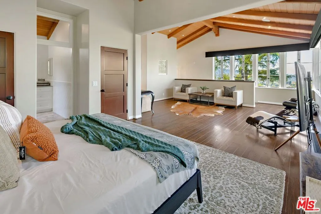 Los Angeles, California 90068, United States, 6 Bedrooms Bedrooms, ,5 BathroomsBathrooms,Residential,Active,15106