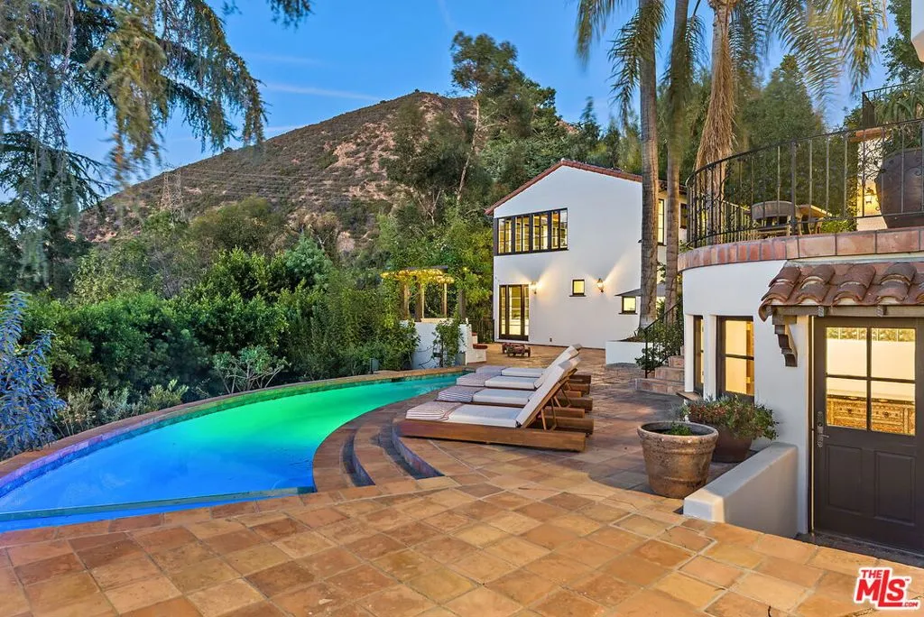 Los Angeles, California 90068, United States, 6 Bedrooms Bedrooms, ,5 BathroomsBathrooms,Residential,Active,15106