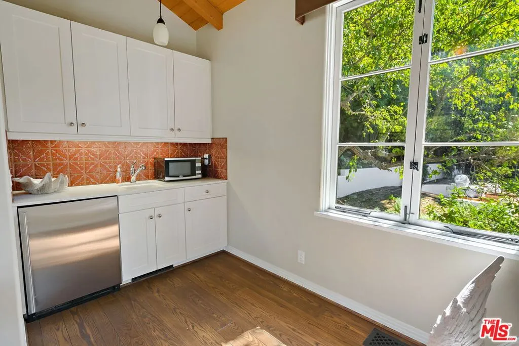 Los Angeles, California 90068, United States, 6 Bedrooms Bedrooms, ,5 BathroomsBathrooms,Residential,Active,15106